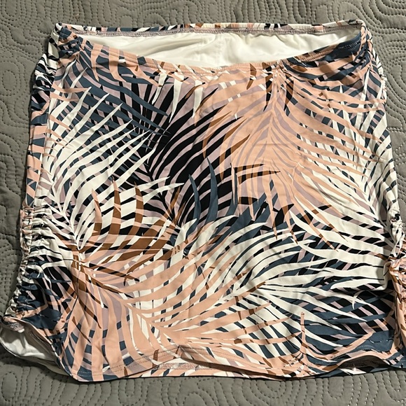 Soma swim top. Size XL. Shelf bra. Great condition. - Picture 2 of 3